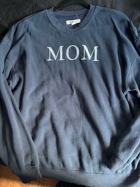 Navy 'MOM' Crewneck Sweatshirt